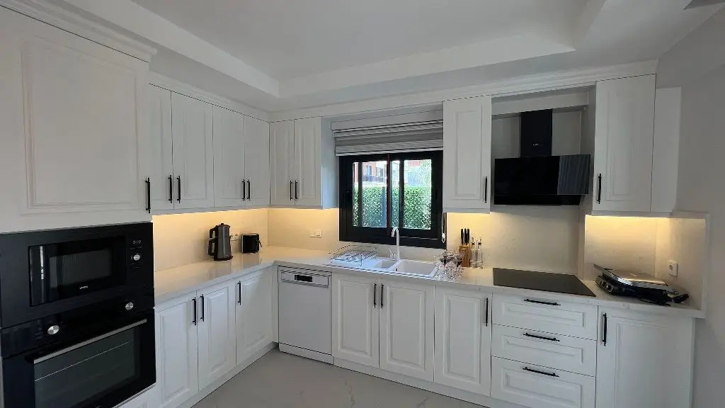 Fitted kitchen